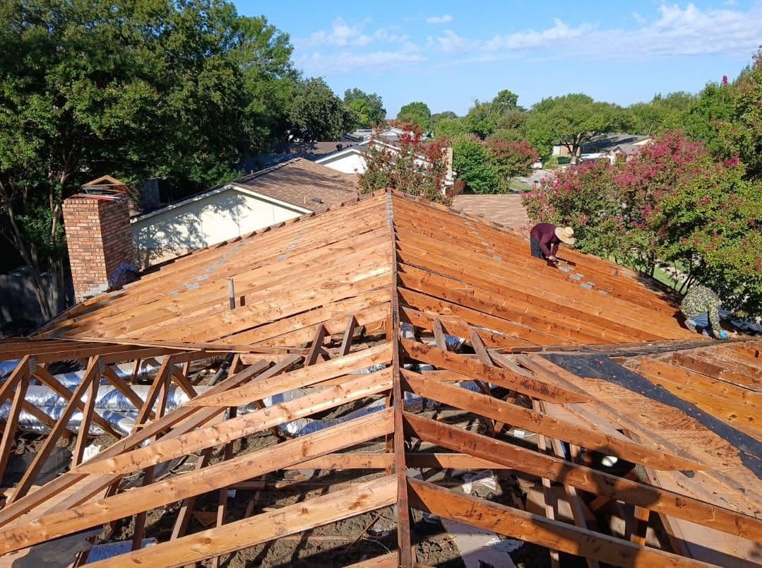 Project Expert Roof Construction Under Sunny Skies image